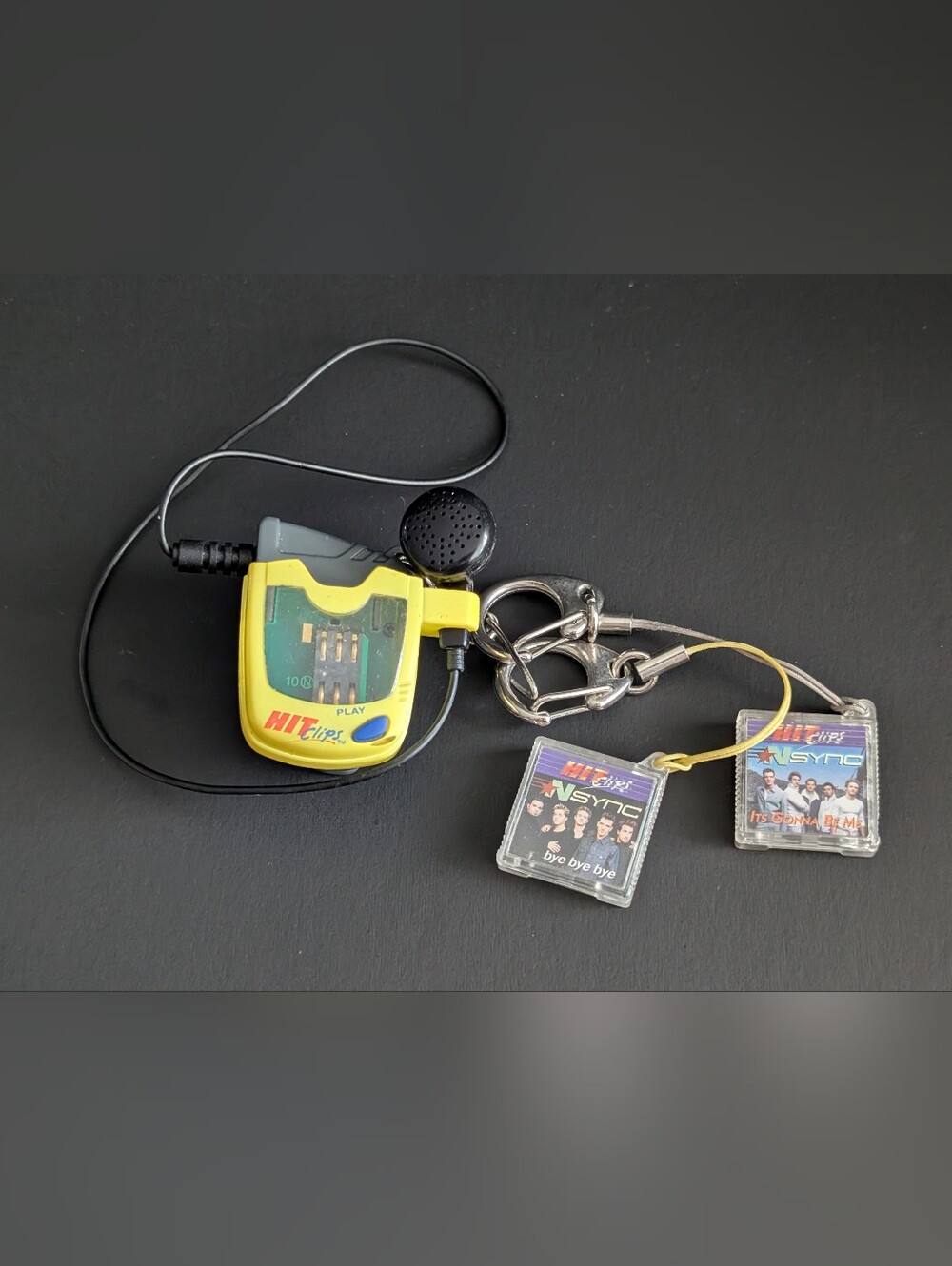 Vintage 2000 Tiger Electronics HitClips micro music player & 2 Hit Clips